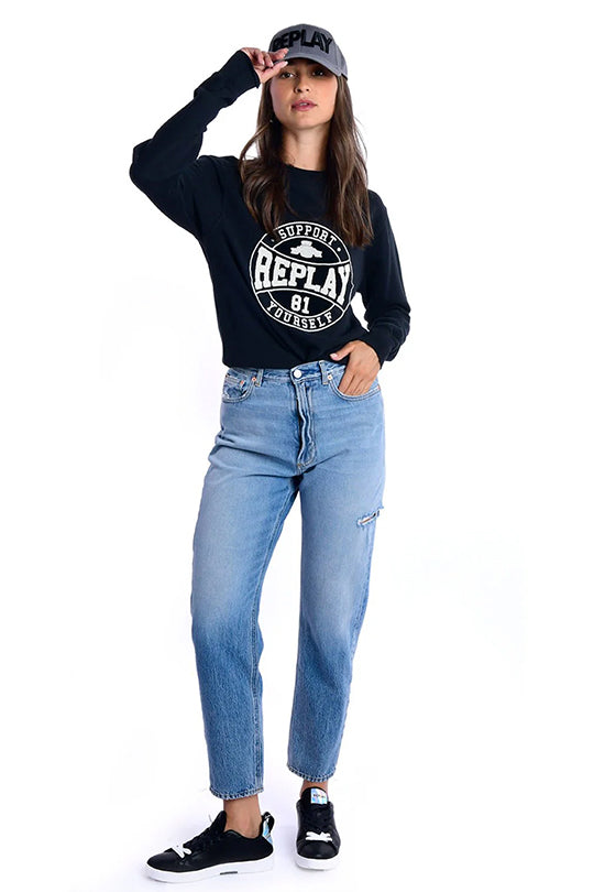 ג'ינס בויפרנד עם קרעים בצבע כחול