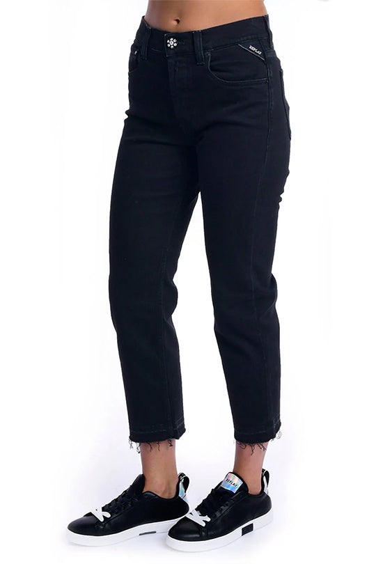 ג'ינס בגזרה ישרה בצבע שחור