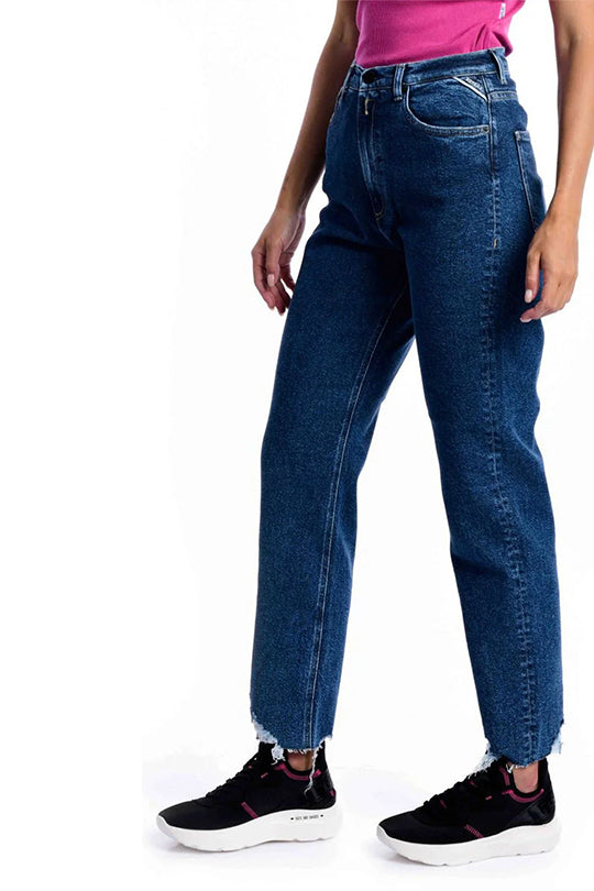 ג'ינס סקיני עם קרעים בסיומת בצבע כחול