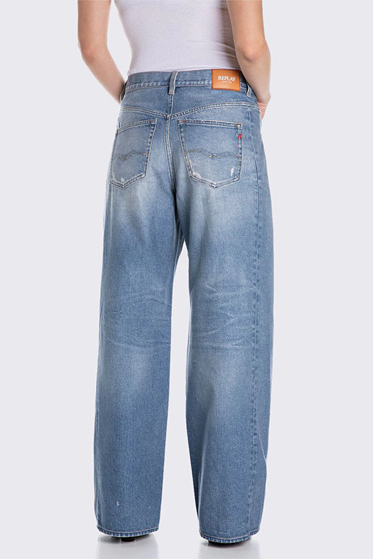 ג'ינס רחב בגזרה גבוהה לנשים בצבע כחול בהיר