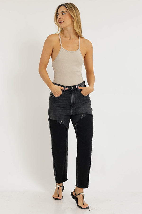 ג'ינס לנשים בגזרה ייחודית בצבע שחור