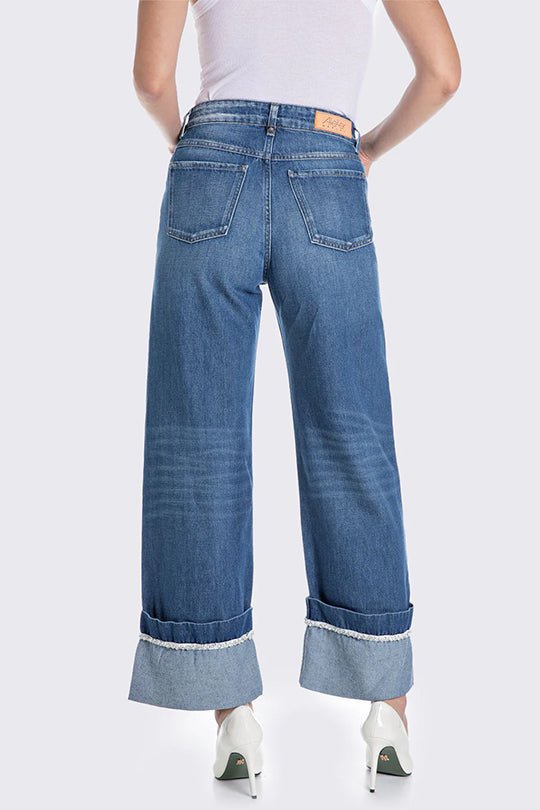 ג'ינס לנשים בגזרה רחבה