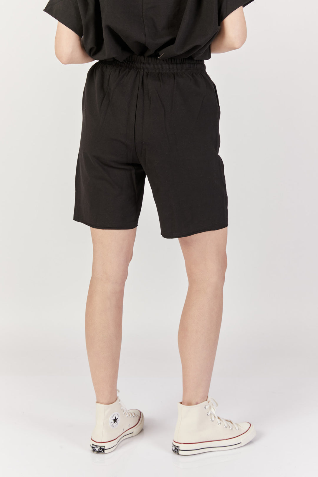 מכנסי ברמודה קצר רוברט בצבע שחור - Monochrome