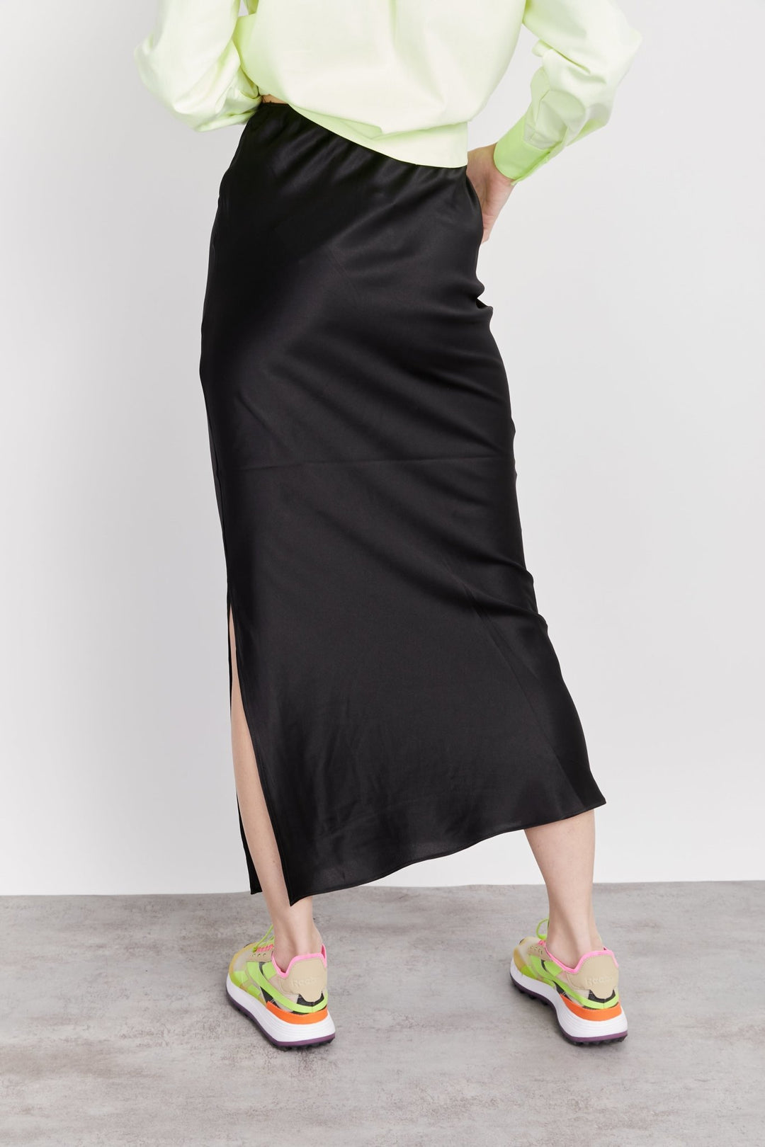 חצאית אלכס בצבע שחור - Mother Ofall