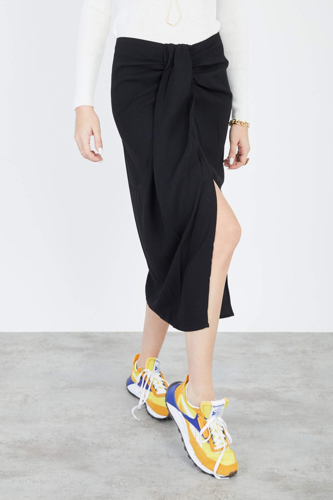חצאית אנה בצבע שחור - Razili Studio