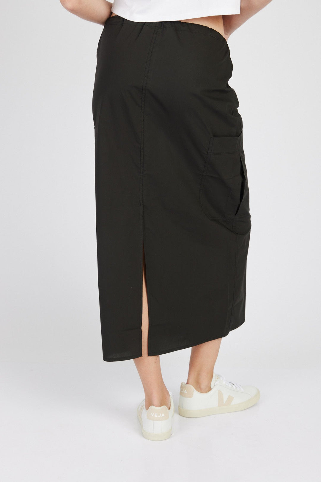 חצאית בריטאני בצבע שחור - Razili Studio