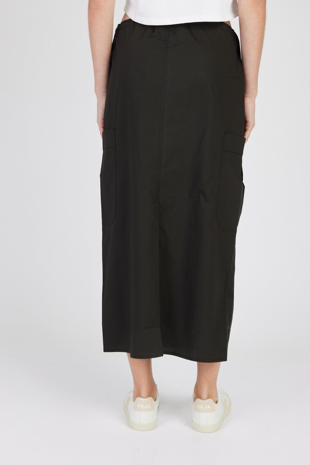 חצאית בריטאני בצבע שחור - Razili Studio