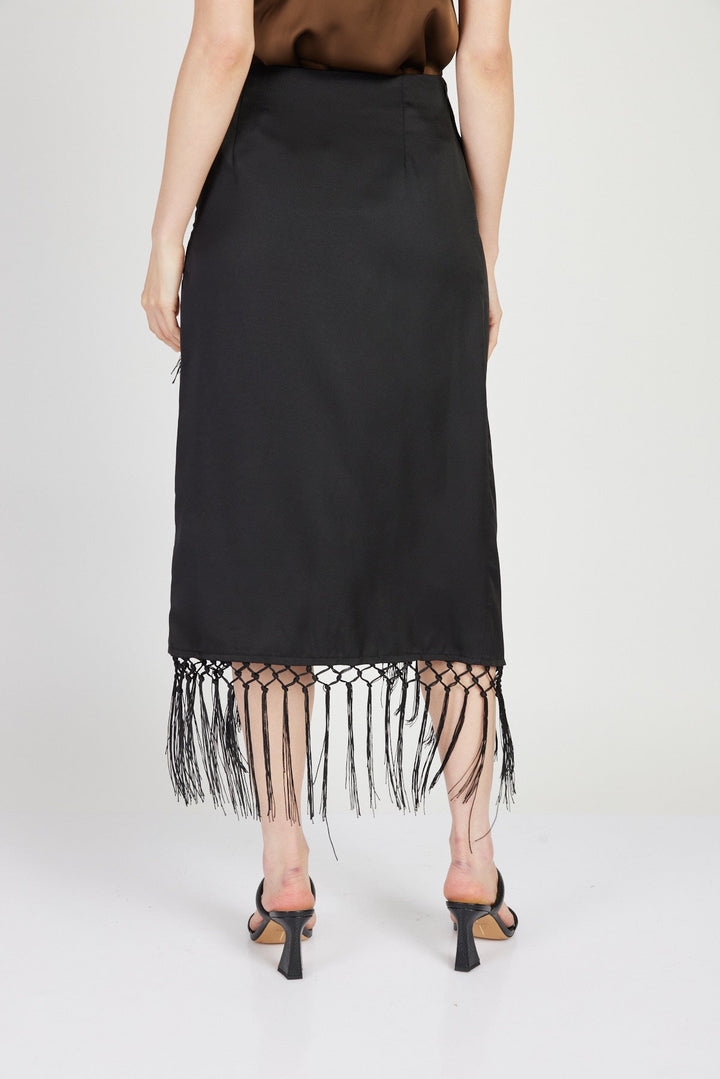 חצאית פראו פרנזים בצבע שחור - House Of Jaffa X Razili