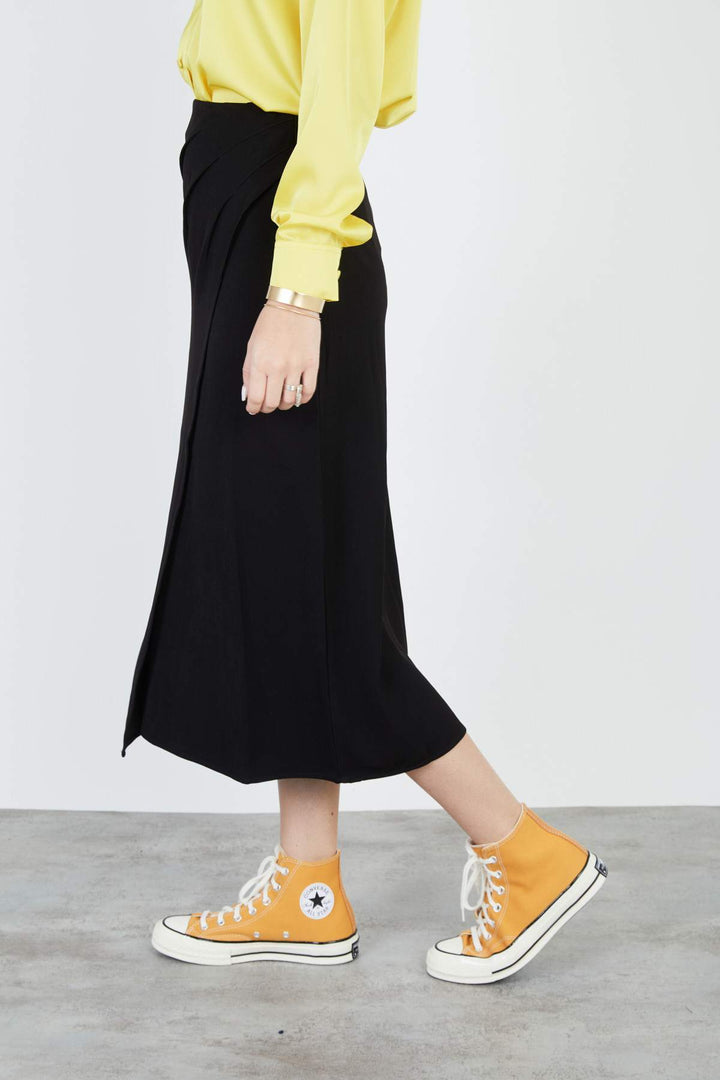 חצאית קרסטי בצבע שחור - Razili Studio