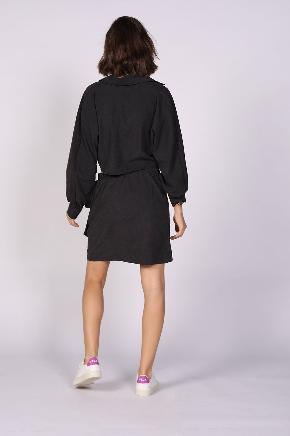 חצאית מעטפת אניטה בצבע שחור - Re