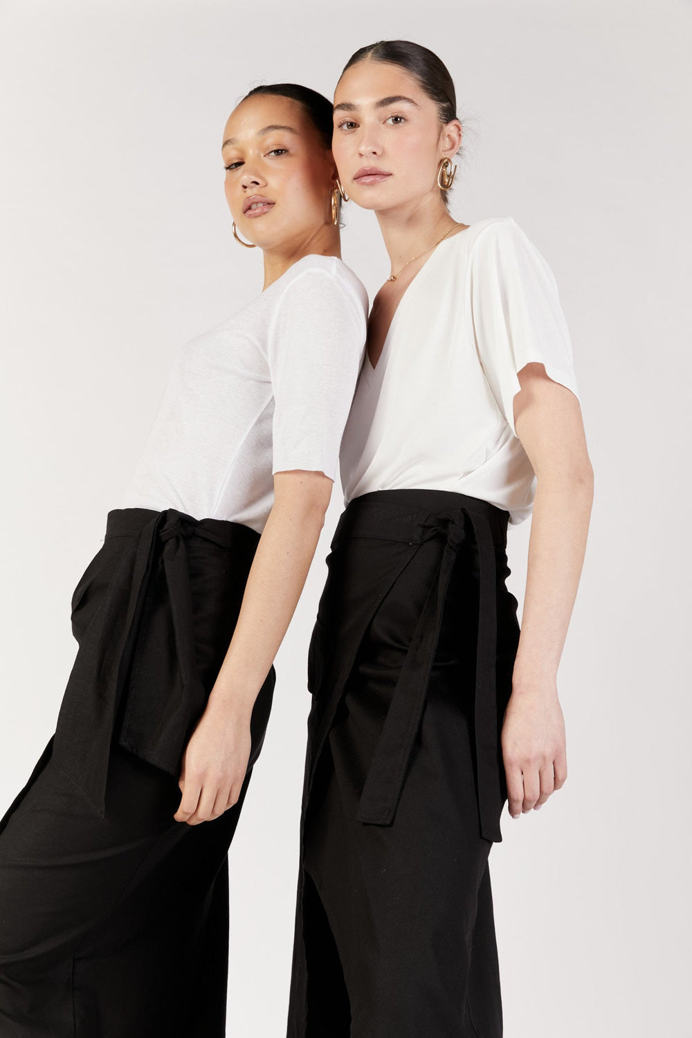 חצאית מעטפת קברנה בצבע שחור - Razili Studio