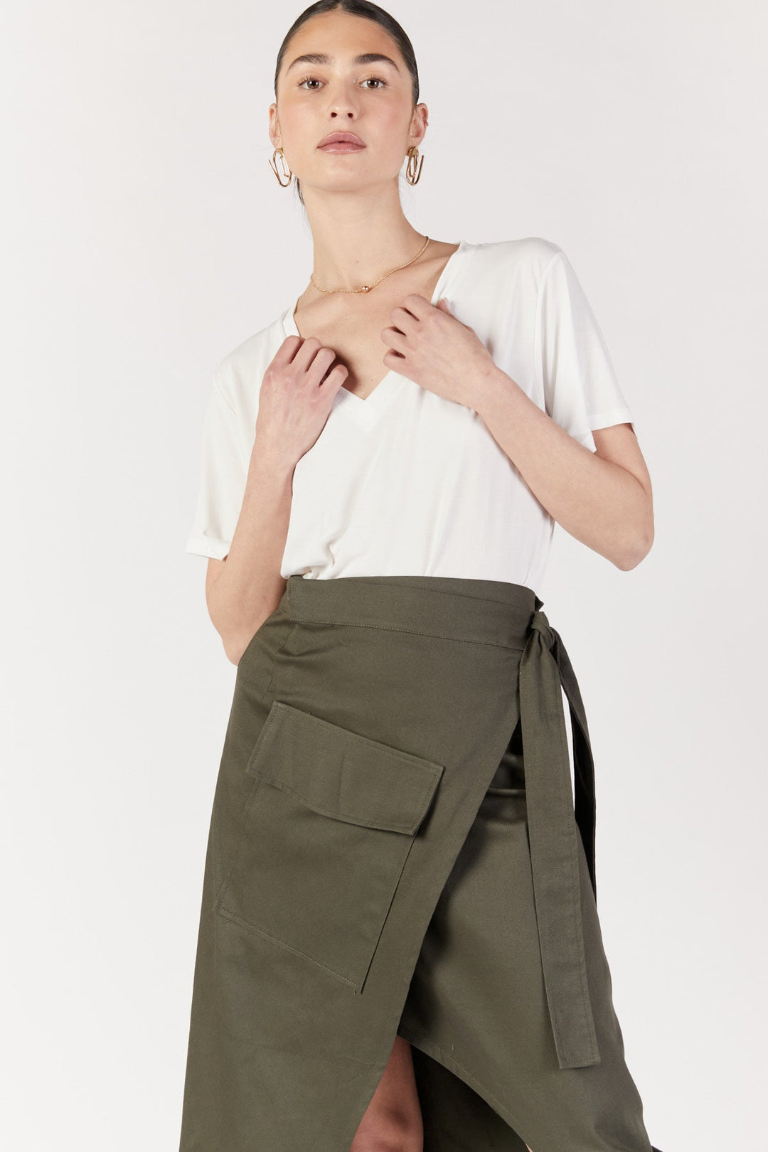 חצאית מעטפת קברנה בצבע זית - Razili Studio