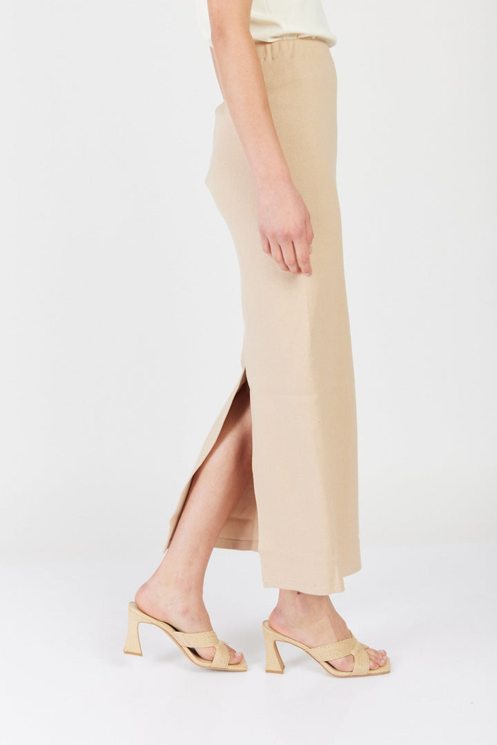 חצאית מידי אנטוניה סרוגה בצבע חול - Mother Ofall