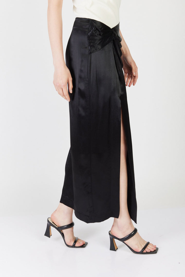 חצאית מידי עם שסע Lina בצבע שחור - Sabina Musayev