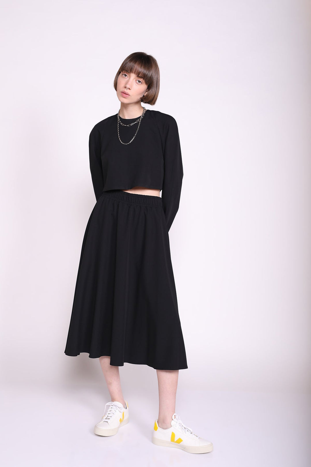 חצאית מידי ווינדי בצבע שחור - Razili Studio