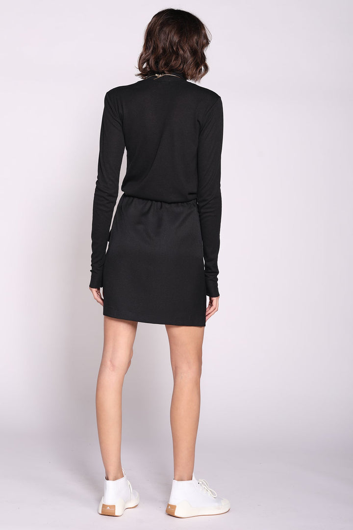 חצאית מיני דורותי בצבע שחור - Moi Collection