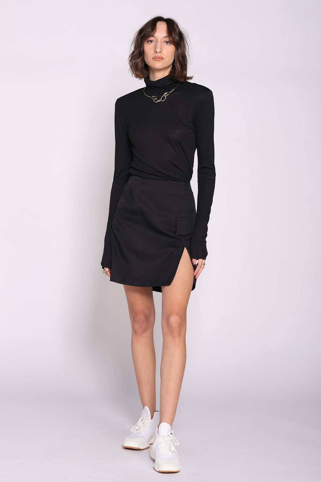 חצאית מיני דורותי בצבע שחור - Moi Collection