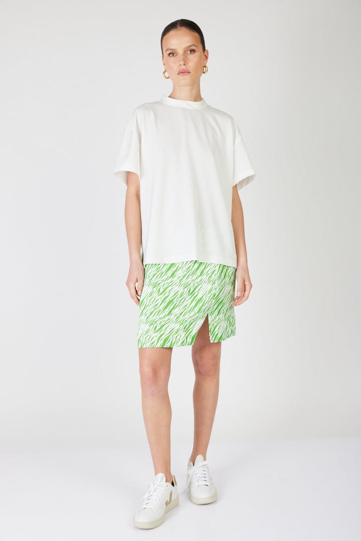חצאית סאטן מיני Jacy בהדפס זברה לבן\ירוק - Juicy Couture