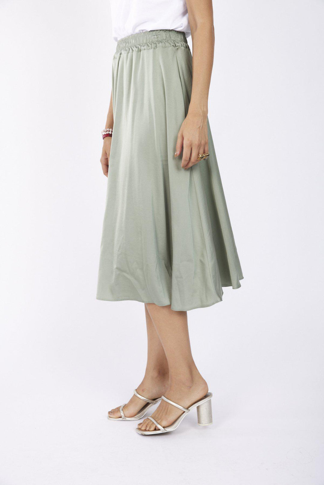 חצאית וינד סאטן בצבע ירוק - Razili Studio