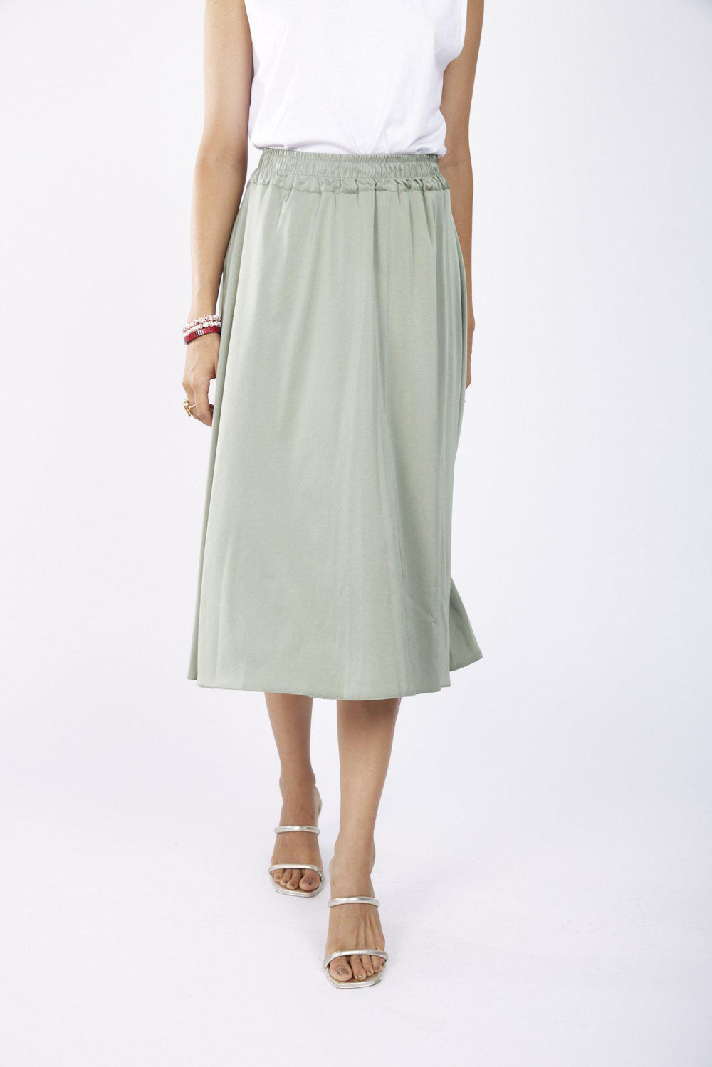 חצאית וינד סאטן בצבע ירוק - Razili Studio