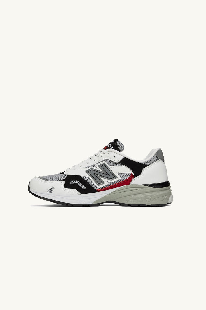 בצבע לבן M920UKF נעלי - New Balance