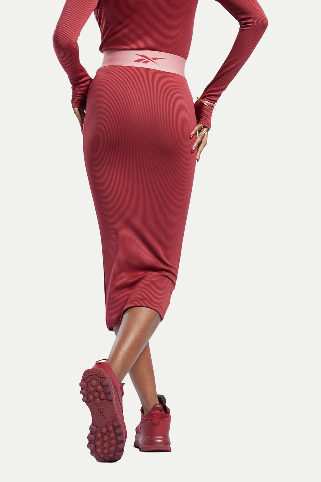 Cardi B חצאית מידי בצבע אדום - Reebok
