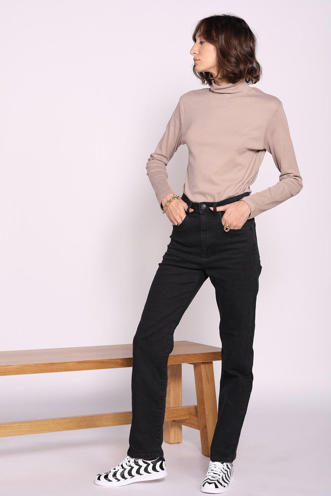 ג׳ינס ארוך ישר בצבע שחור - Razili Studio
