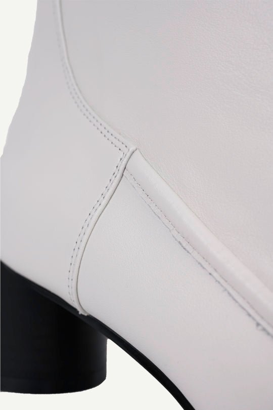 מגפי Femme בצבע לבן - Dolce Vita