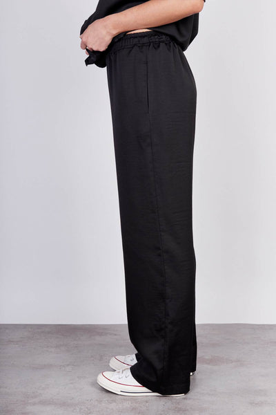 מכנסי אמי סאטן בצבע שחור - Moi Collection