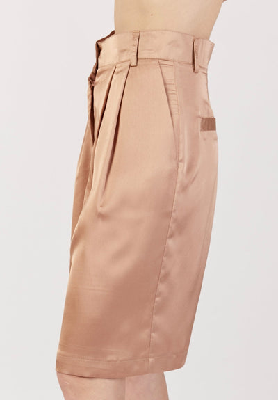 מכנסי ברמודה בצבע חול מדברי בגזרה גבוהה - Moi Collection