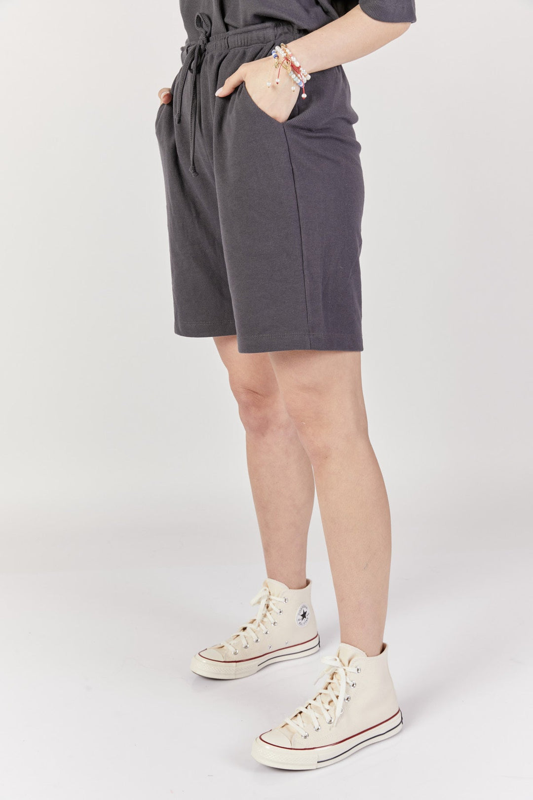 מכנסי ברמודה קצר רוברט בצבע אפור פלדה - Monochrome