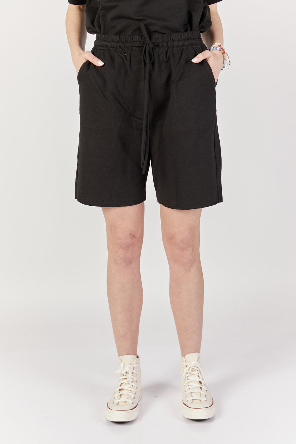 מכנסי ברמודה קצר רוברט בצבע שחור - Monochrome