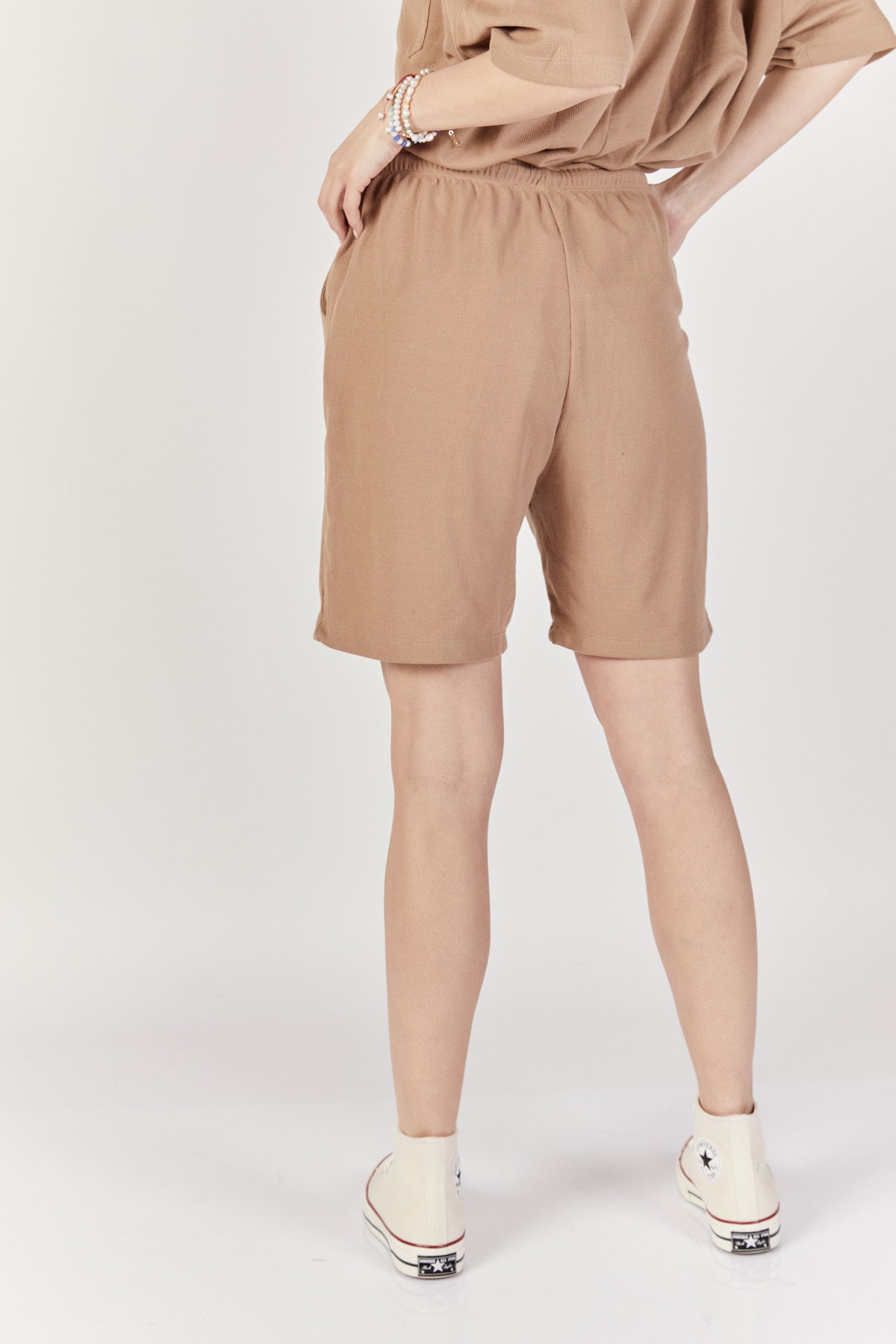 מכנסי ברמודה קצר רוברט בצבע חום - Monochrome