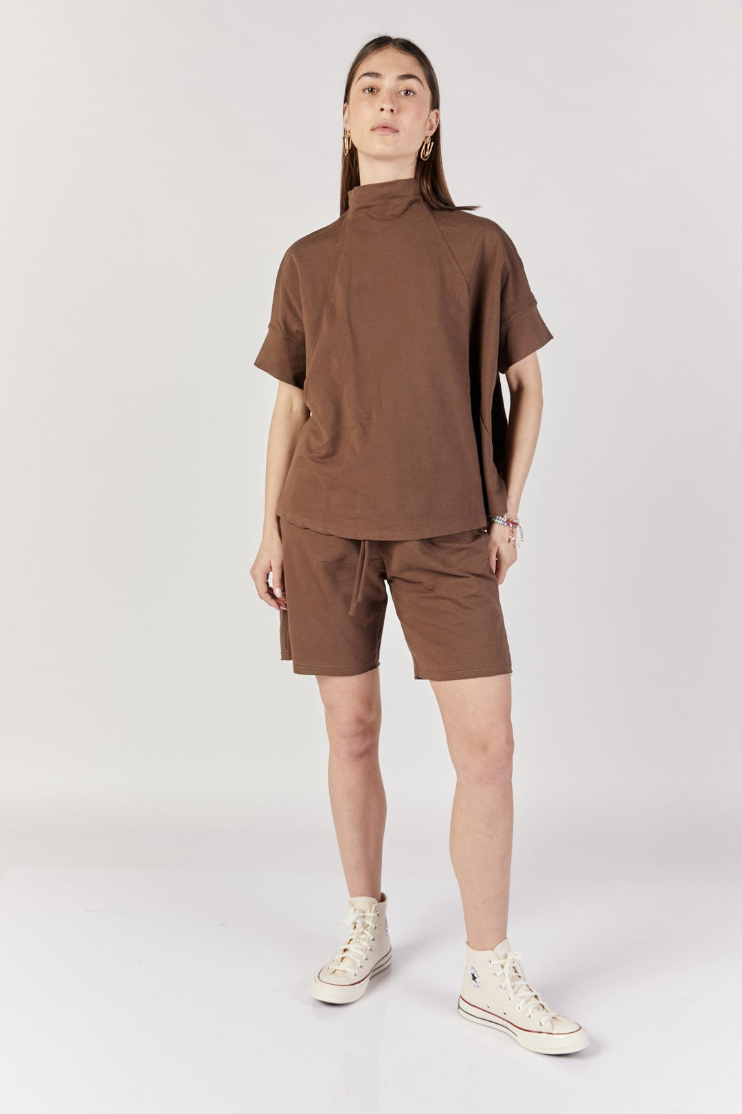 מכנסי ברמודה קצר רוברט בצבע חום שוקולד - Monochrome