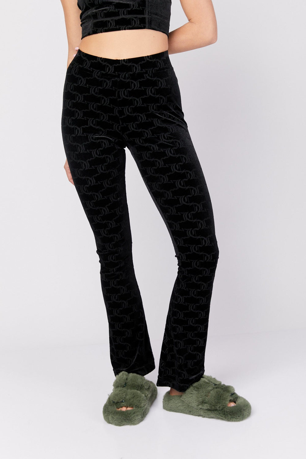מכנסי Debossed Velvet בצבע שחור - Juicy Couture