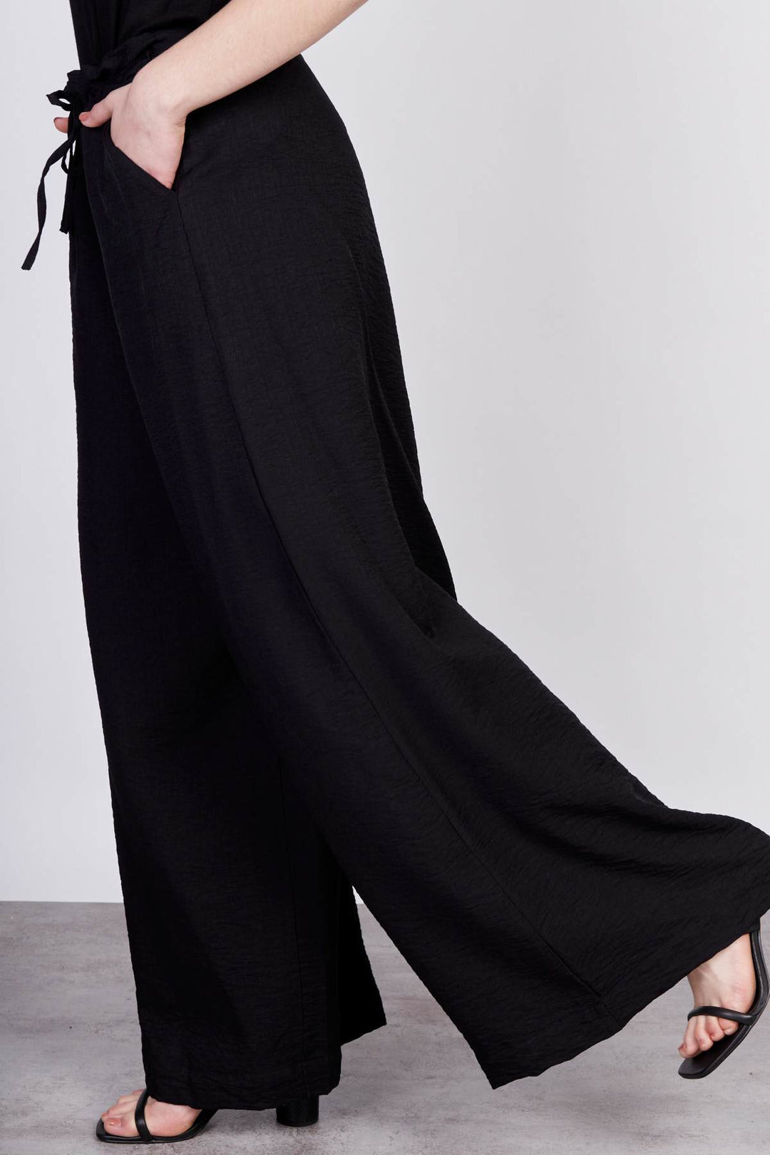 מכנסי פלואו בצבע שחור - Neta Efrati