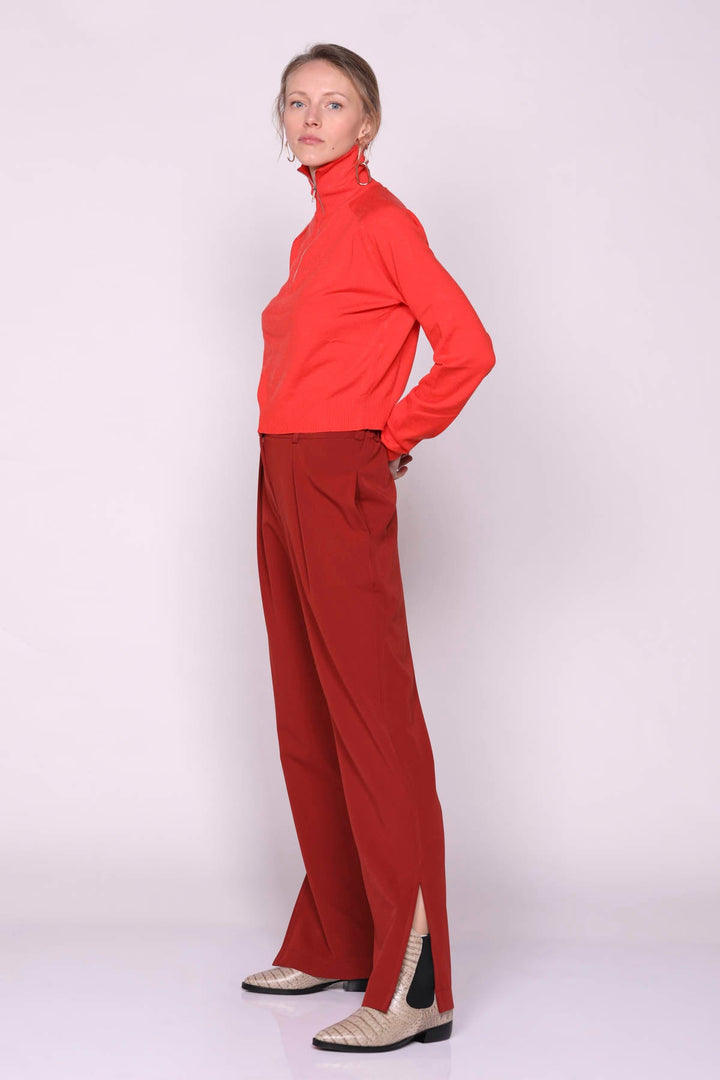 מכנסי קרוז מחוייטים בצבע אדום - Razili Studio