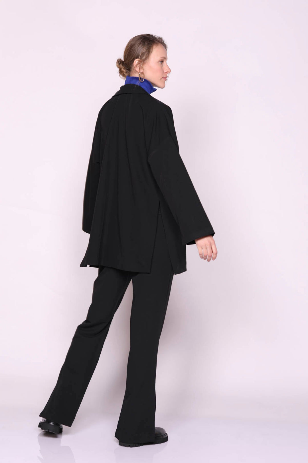 מכנסי קרוז מחוייטים בצבע שחור - Razili Studio