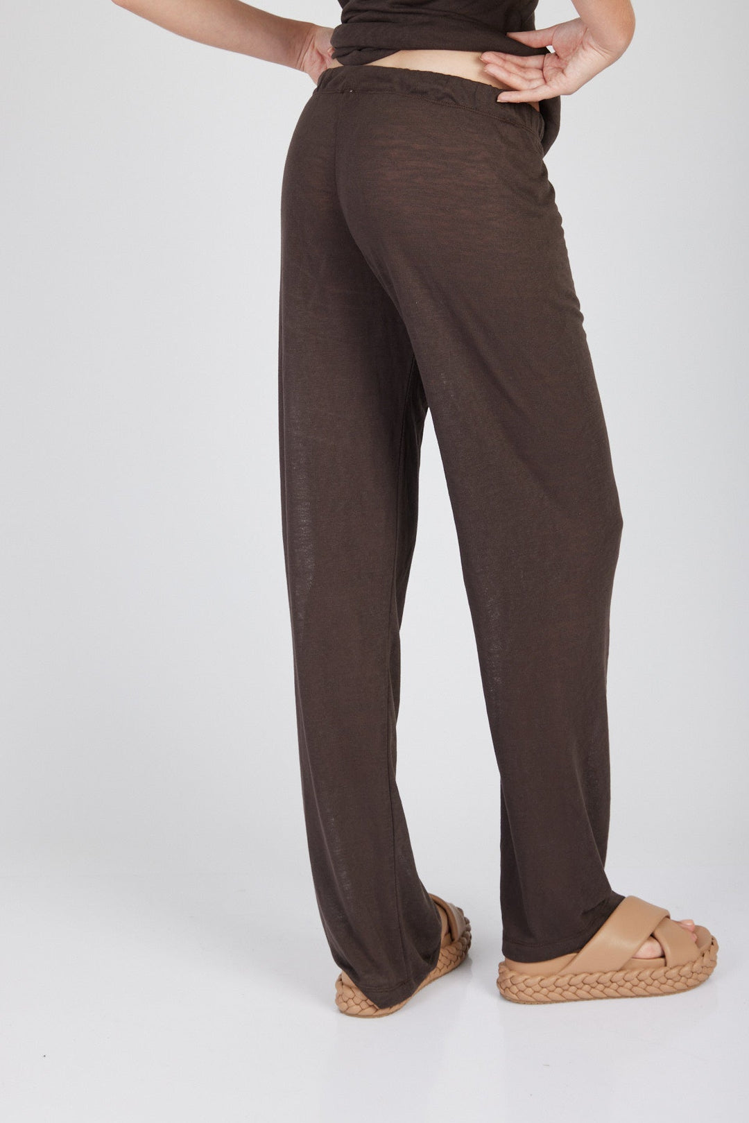 מכנסי טרנינג אמה בצבע חום - Moi Collection