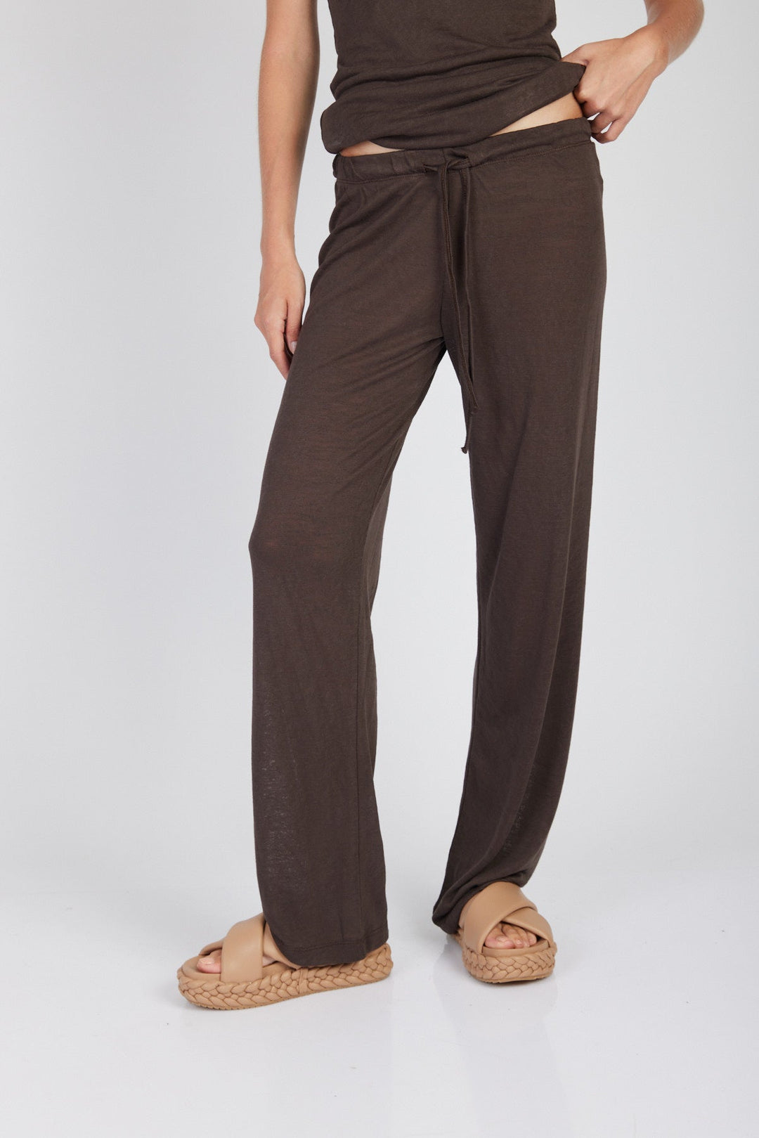 מכנסי טרנינג אמה בצבע חום - Moi Collection