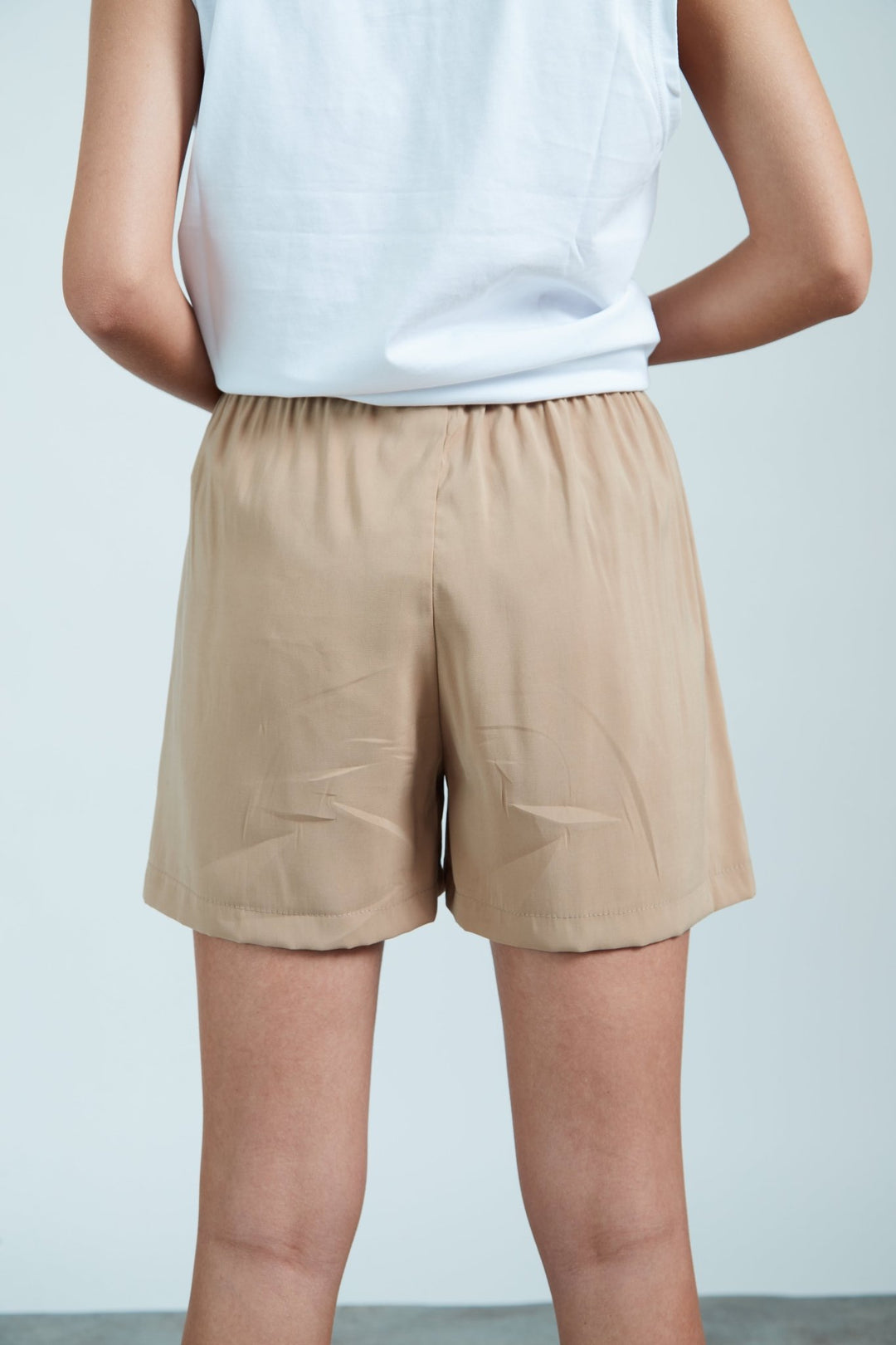 מכנסיים קצרים פולק בצבע קאמל - Re