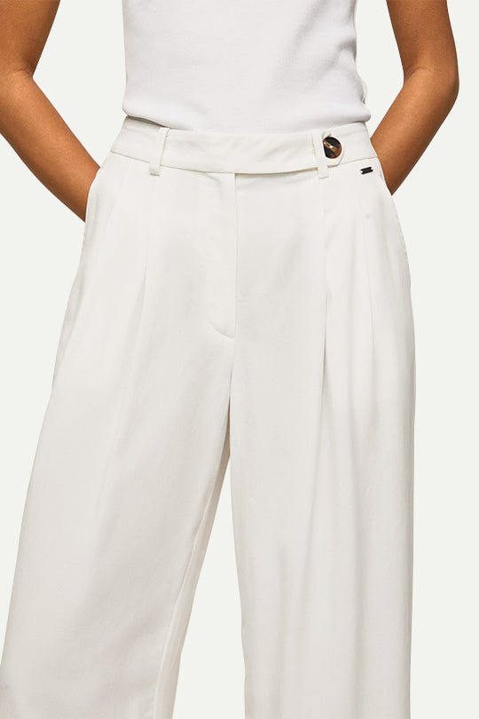 מכנסיים מחוייטים Berila בצבע לבן - Pepe Jeans
