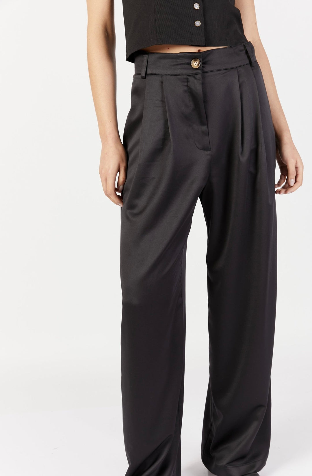 מכנסיים מחוייטים משוחררים בצבע שחור - Moi Collection