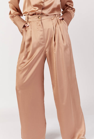 מכנסיים מחוייטים משוחררים בצבע חול מדברי - Moi Collection