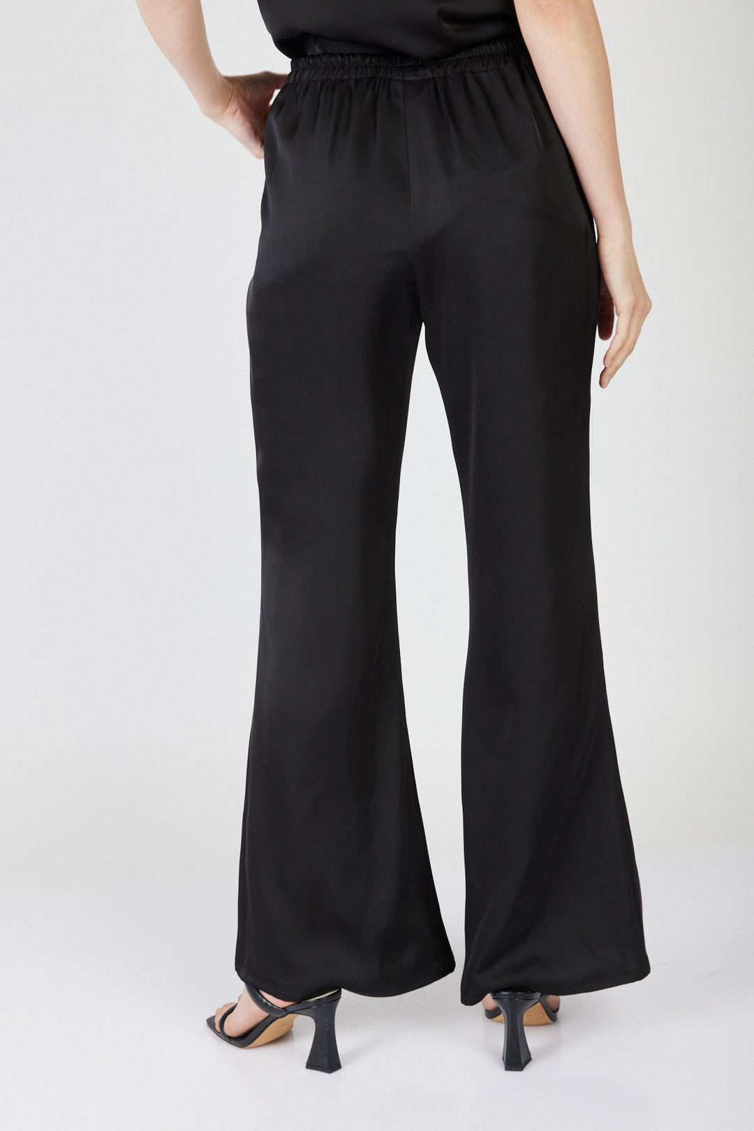 מכנסיים רחבים האנטר בצבע שחור - Razili X Noritamy
