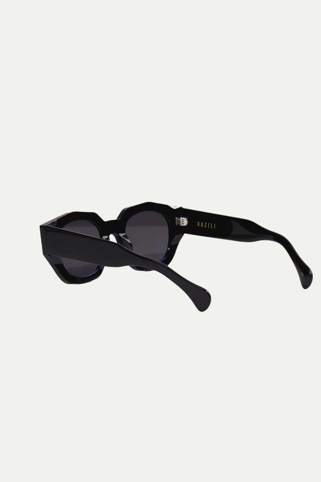 משקפי שמש מריקייט בצבע שחור - Razili Studio