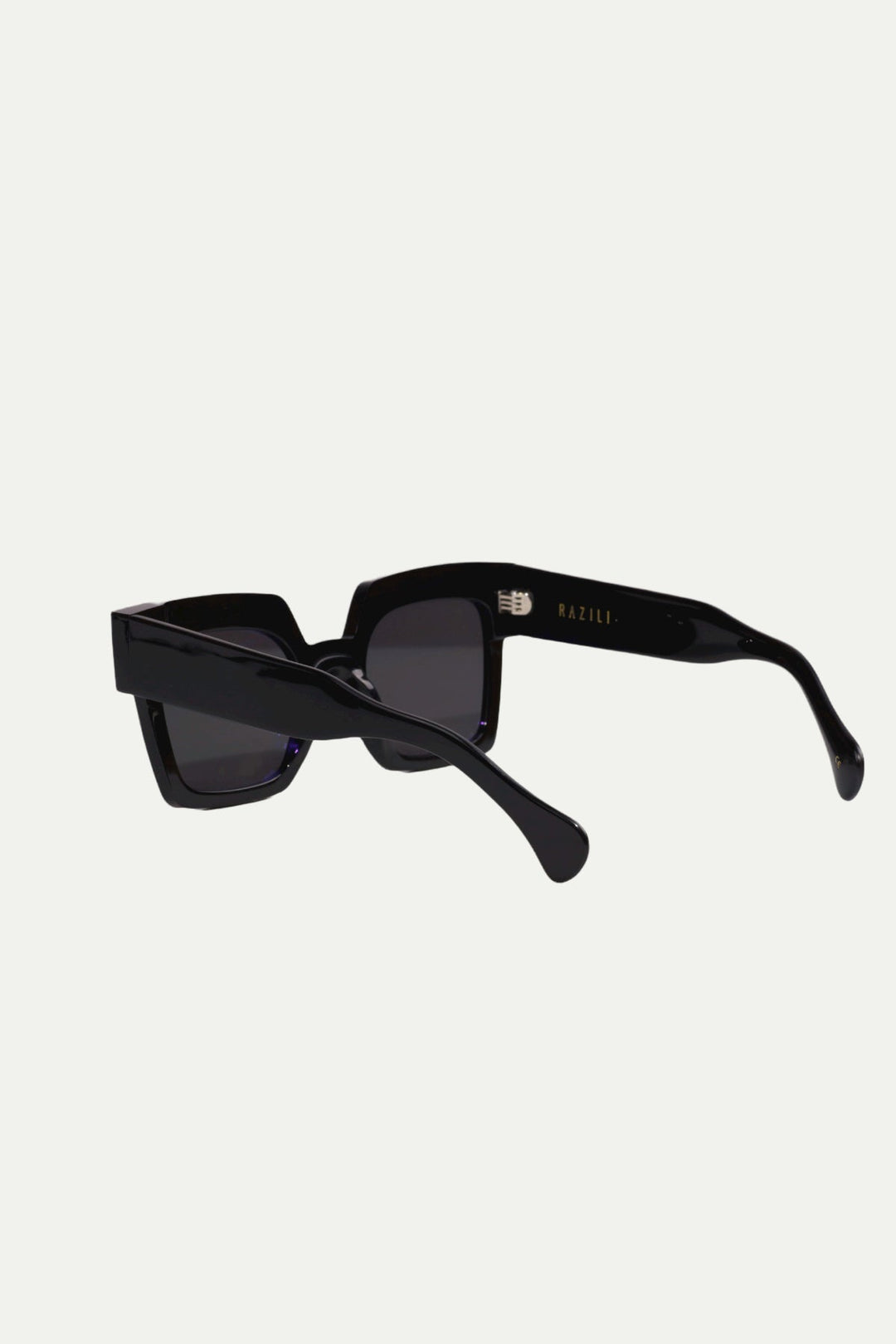 משקפי שמש ריקואו בצבע שחור - Razili Studio