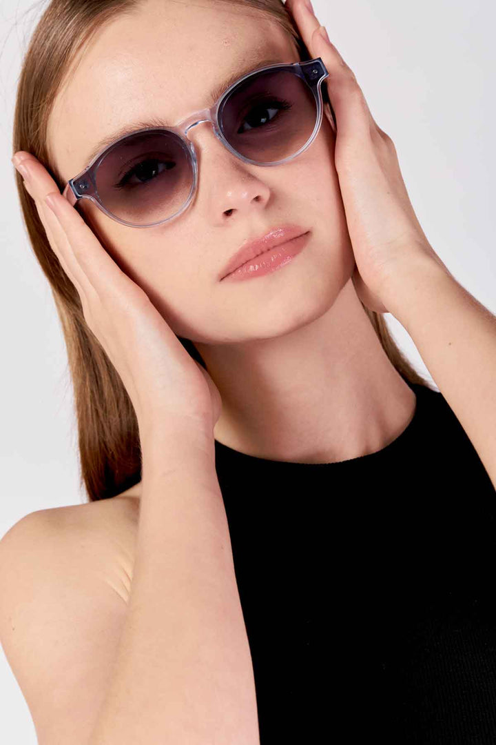 משקפי שמש טרישה בצבע תכלת - Razili Studio