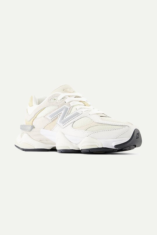 נעלי ספורט U9060TAT בצבע לבן - New Balance