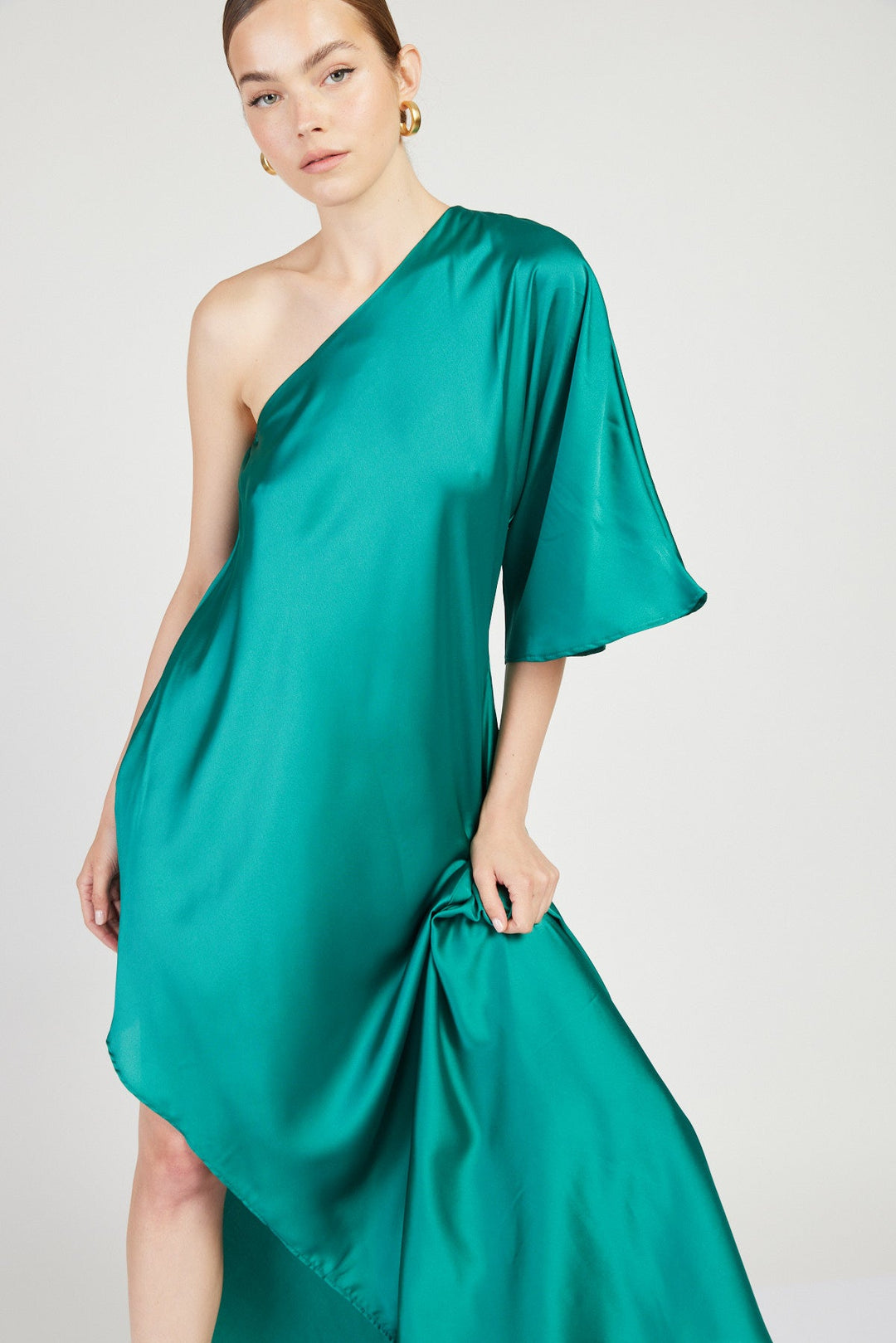 שמלה אסימטרית שרוול קצר נרסיק בצבע ירוק - Dana Sidi